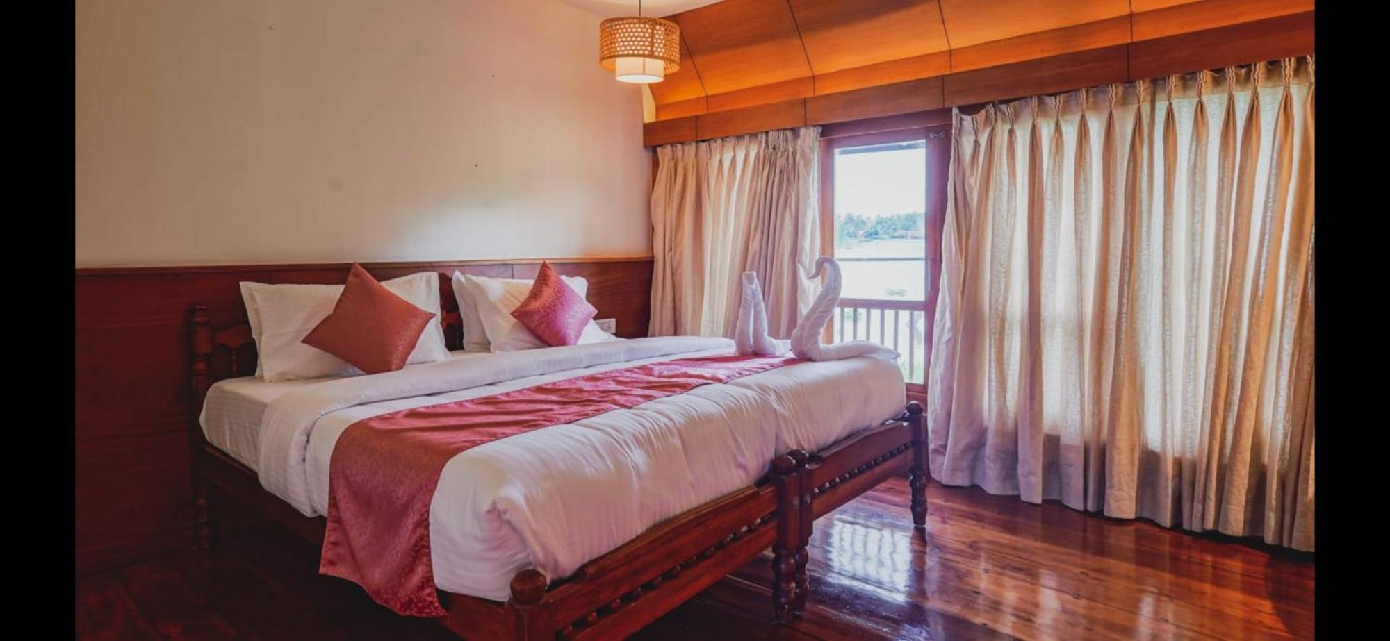 Готель Victoria Houseboats Alappuzha Екстер'єр фото