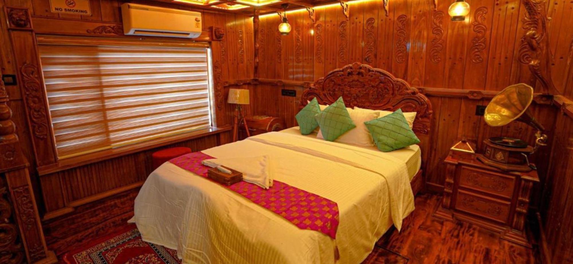 Готель Victoria Houseboats Alappuzha Екстер'єр фото